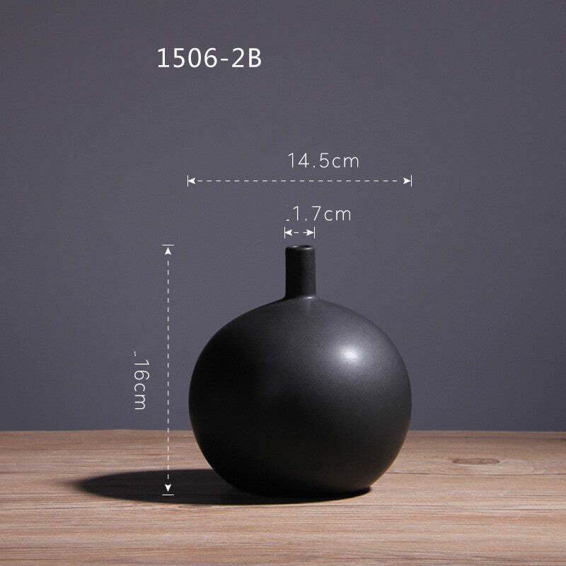 Black And White Matte Vase cassiclo