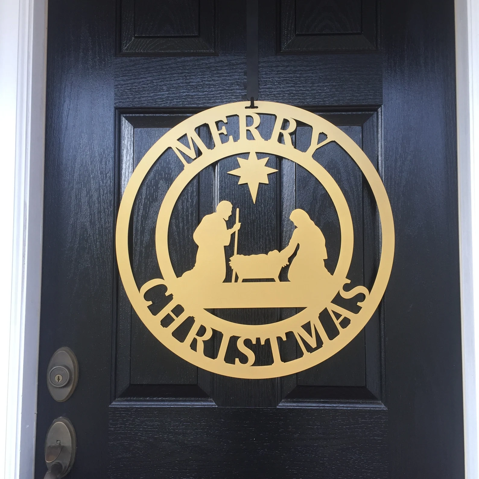 Nativity scene metal door garland mciry