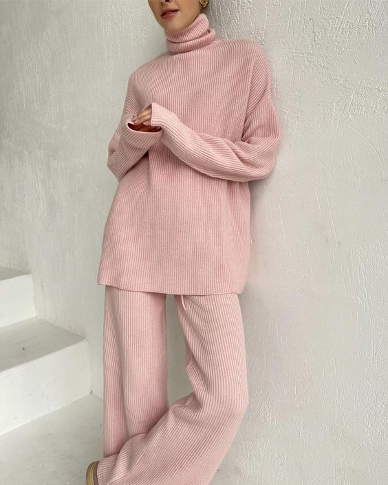 Ladies' Simple Pink Turtleneck Woolen Suit