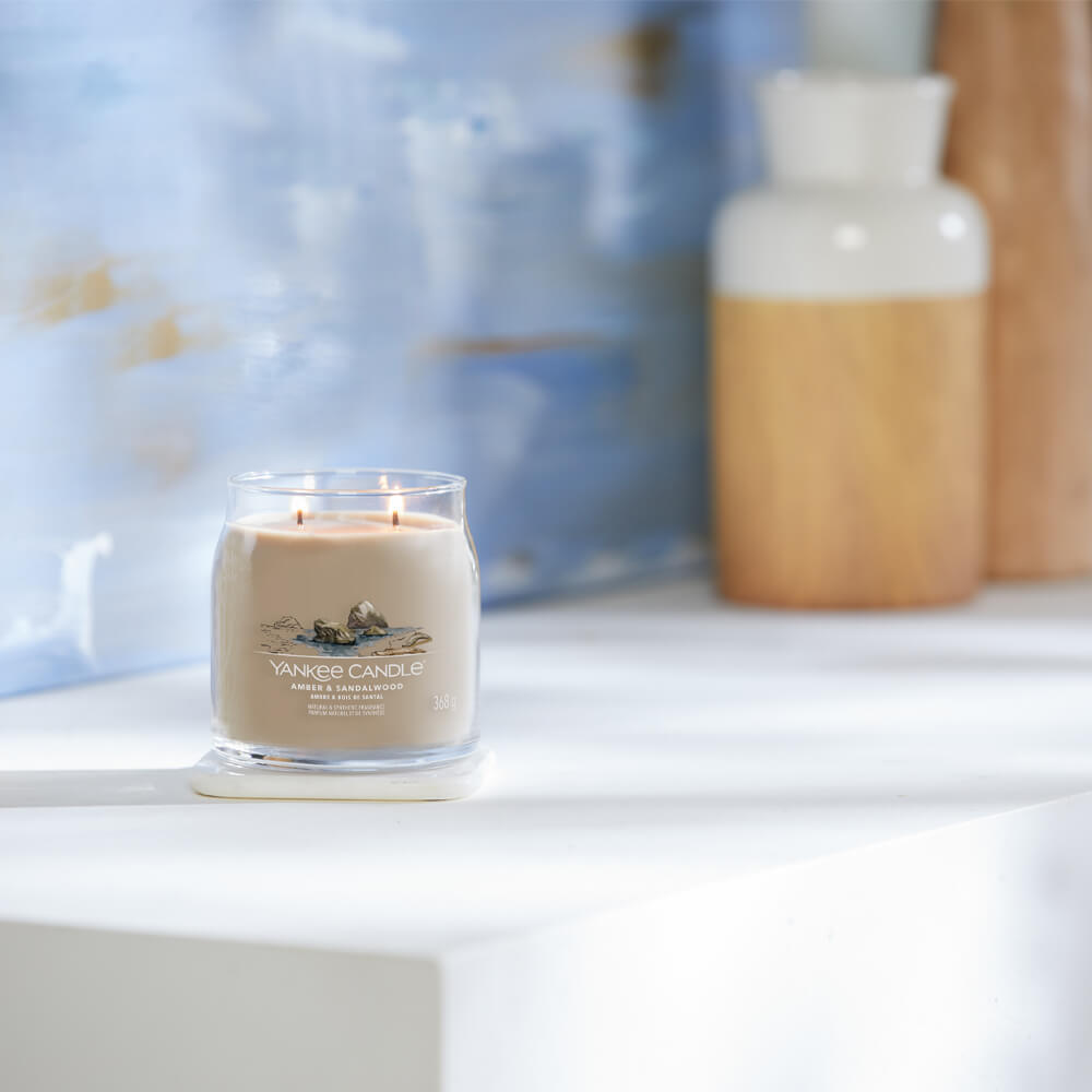 Amber and Sandalwood22oz 𝗬𝗮𝗻𝗸𝗲𝗲 𝗖𝗮𝗻𝗱𝗹𝗲 𝗢𝗻𝗹𝗶𝗻𝗲 𝘀𝗵𝗼𝗽